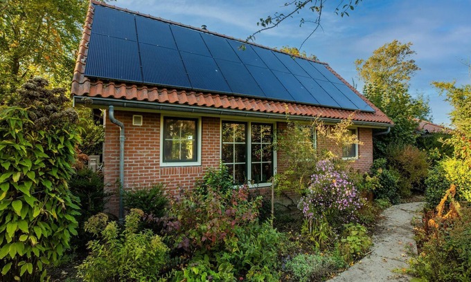 Wijnaldum Maison | Tasteful holiday home in Wijnaldum with garden