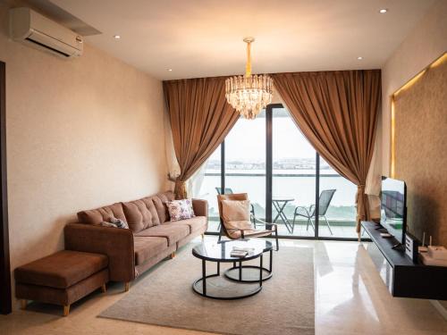 Masai Appartement | Tasteful Marina View 3BR Permas w Balcony Seaview Permas by Our Stay