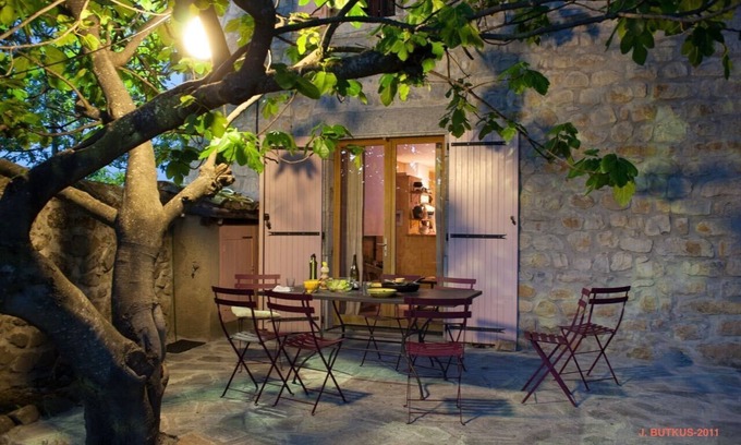 Saint-Andeol-de-Berg Maison | Maison de village rénovée avec goût, 150m2, pour 8 ou 9 personnes, jardin clos.