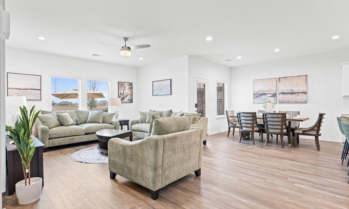 Katy Maison | Tastefully furnished apartment in Katy!