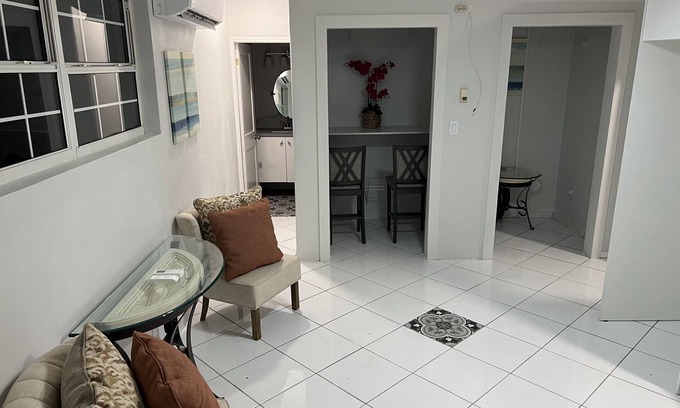 Nassau Appartement | Meublé avec goût une chambre à l'est