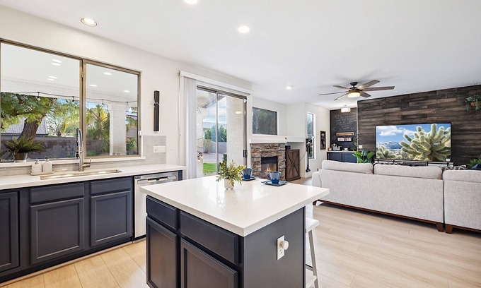 Tatum Highlands Maison | Tatum Highlands - Dog Friendly! Modern home w/Gym