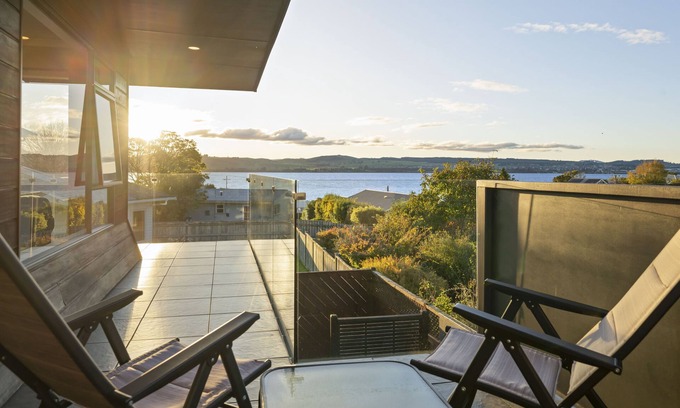 Richmond Heights Cottage | Taupo Escape - Maison de vacances Rainbow Point