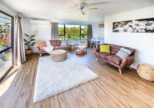 Hilltop Maison | Taupo Gem - Cozy & Private retreat