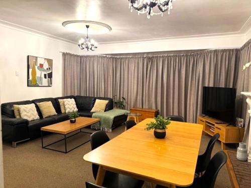 Tauranga South Maison | Tauranga - Stylish & Centrally Located Near Hospital
