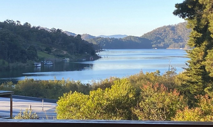 Taylor Bay Maison | Taylor Bay House - Détendez-vous au bord du lac avec vue sur le lac Eildon