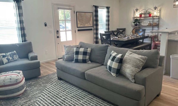 East Riverside Maison | TAYLOR PLACE-5 Minutes to Silos & Baylor