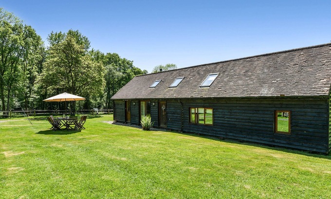 Petersfield Cottage | Taylors Copse Cottage by inspirestays.com - a cottage that sleeps 5 guests in 2 bedrooms
