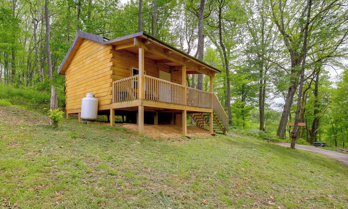 Southern Appartement | Tazewell Cabin Escape w/ Charcoal Grill & Fire Pit