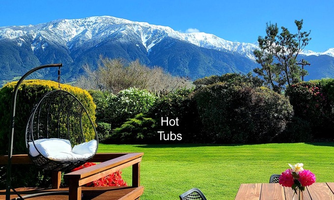 Kaikoura Maison | Te Mahuru Retreat Kaikoura. 2 Hot Tubs, Outstanding Views, Space to Play & Relax