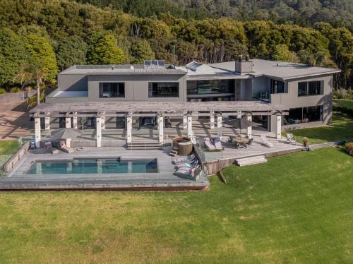 Whangapoua Maison | Te Punga Lodge - Whangapoua Beach Luxury Villa