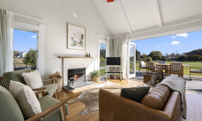 Martinborough Maison | Te Whare Hipi - Martinborough Holiday Home