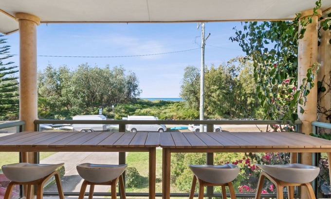 Broulee Maison | Ted's at Broulee - walk to the beach