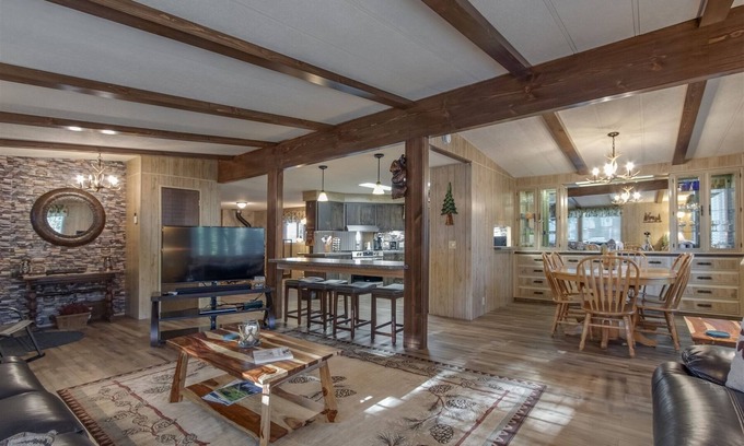 Packwood Cabine | Tee Time | BBQ, Wifi | 3 Bed, 2 Bath