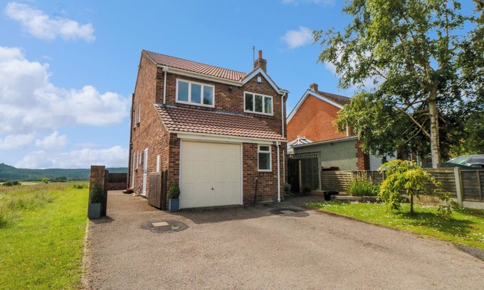 Ampleforth Maison | TEMPLE HILL VIEW, pet friendly, with a garden in Ampleforth