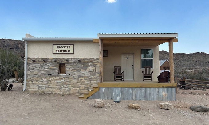 Study Butte-Terlingua Hôtel | Ten Bits Ranch - Bath House room #16