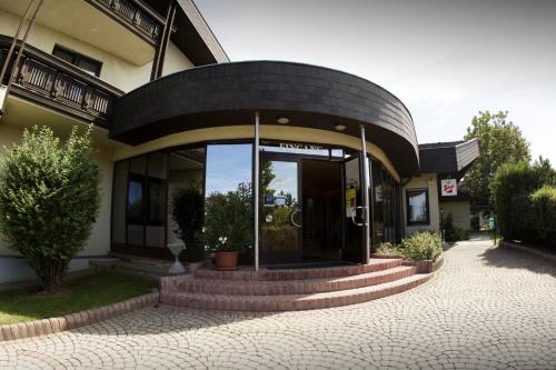 Neudoerfl Maison | Tennis- und Freizeitzentrum Neudörfl