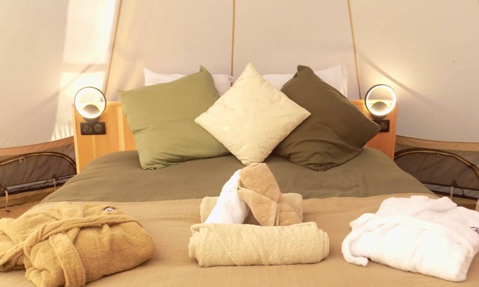 Le Vigeant Cottage | Tente luxe vue Etang jacuzzi privatif Copa cabanes 3
