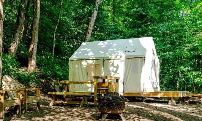 Ansted Location De VR | Tentrr State Park Site - WV Hawk's Nest State Park - Site F - Single Camp
