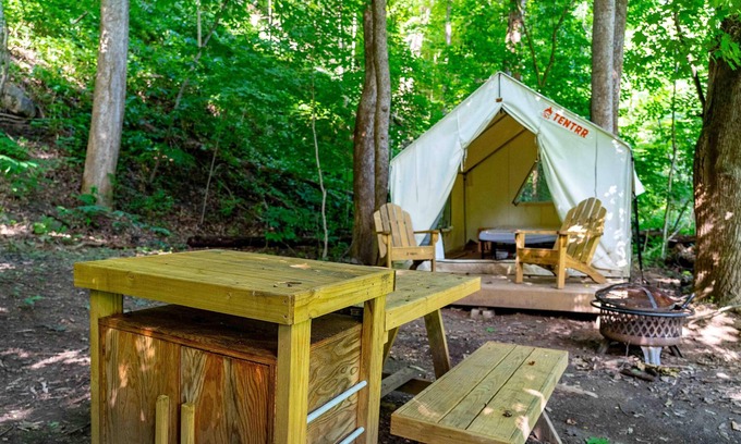 Ansted Location De VR | Tentrr State Park Site - WV Hawk's Nest State Park - Site E - Single Camp