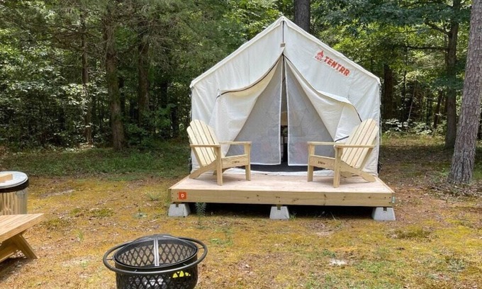 Holly Springs Location De VR | Tentrr State Park Site - Mississippi Wall Doxey State Park - Fresh Field D - Sin