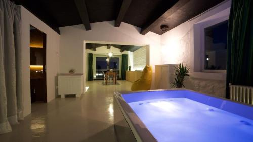 Poggio San Marcello Appartement | Tenuta Silente Loft con idromassaggio privato
