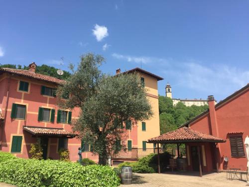 Serralunga di Crea Maison | Tenuta Tenaglia