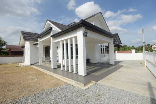 Kubang Kerian Maison | Teratak Bonda Zariah Homestay