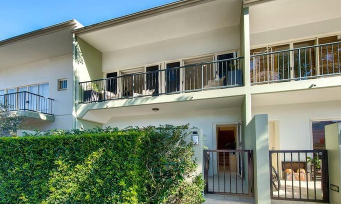 West End Maison | Terrace Home Steps From The River