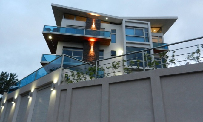 Tilaran Appartement | Condo de luxe au niveau de la terrasse avec une vue imprenable sur le lac Arenal