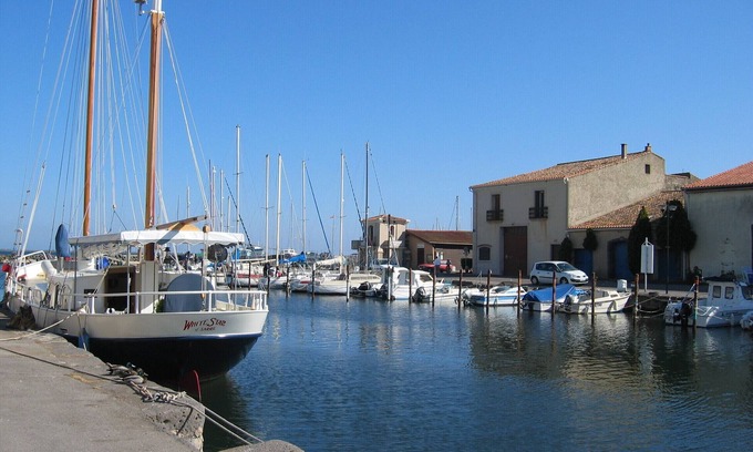 Marseillan Appartement | Terrace waterside views. Au bord de l'eau à Marseillan.