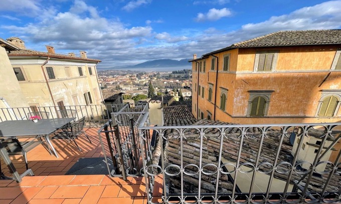 Spoleto Appartement | TERRAZZA DUOMO, SLPS 6, PEDESTRIAN CENTRE, 2 TERRACES + SENSATIONAL VIEWS