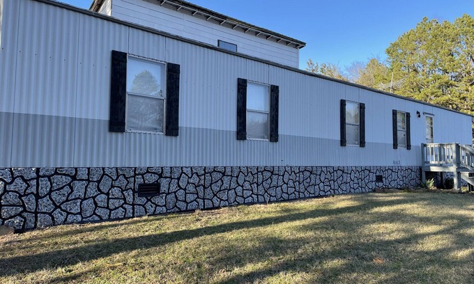 New Blaine Maison | Terrific 2-bedroom mobile home with plenty of outdoor space to enjoy nature.