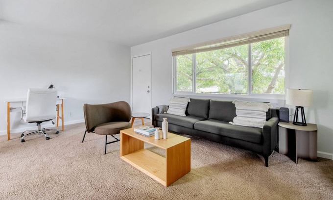 Old Mountain View Appartement | Terrific Mountain View 1BR w/ Pool & Parking, nr Shops, by Blueground