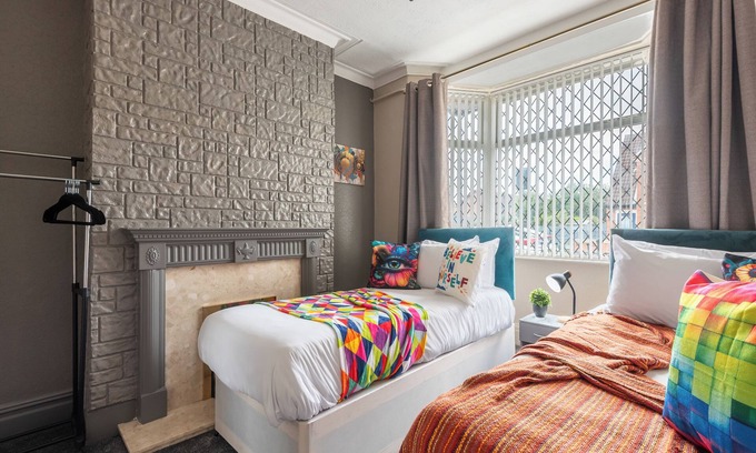 Hull Maison | Testimony 3 Bedrm 2 bathroom Cozy Cushy Calm Home