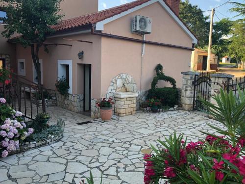 Salambati Appartement | Teta Jana