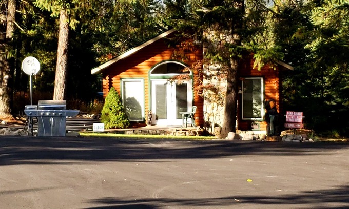 Thompson Falls Cabine | Teton Cabin at The Riverfront
