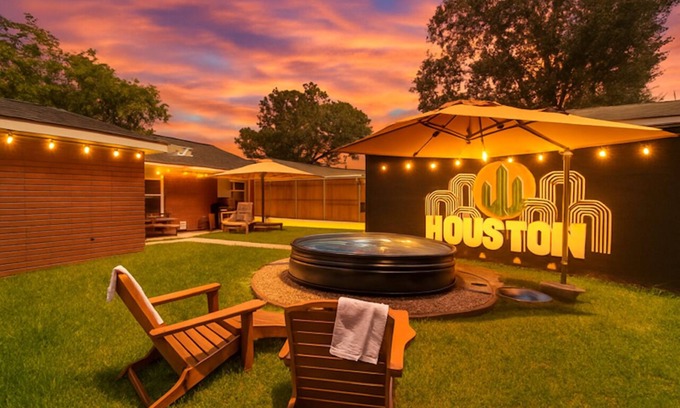 Westbury Maison | Texan Backyard Vibes l Cowboy Pool & BBQ l Pet-Friendly