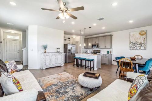 Del Valle Maison | Texan Oasis, minutes from COTA, Airport, and all Austin has to offer!