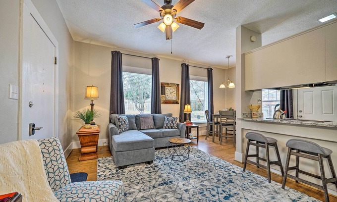 Texarkana Maison | Texarkana Pet-Friendly Pad w/ Fenced Backyard