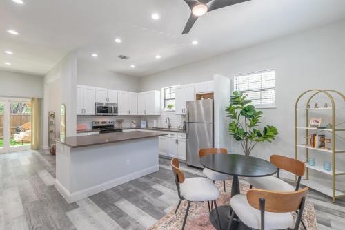 Wetmore Maison | Texas Casita Retreat Minutes From Six Flags
