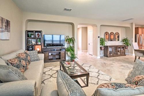 Manor Maison | Texas Home with Patio and Grill about 16 Mi to Austin
