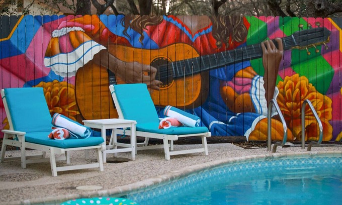 North San Antonio - SAT Maison | Minutes from airport, hot tub, pool, mini golf, game room