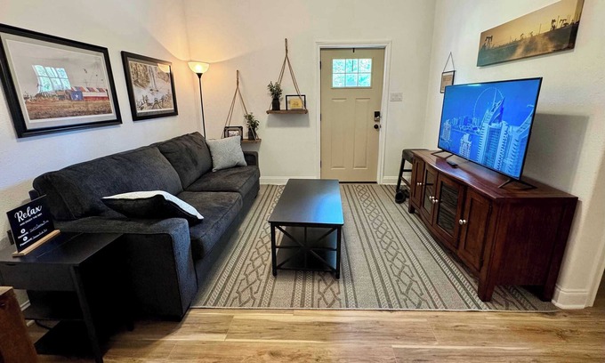 Nederland Maison | Texas Spindletop 3BR 2BA Home