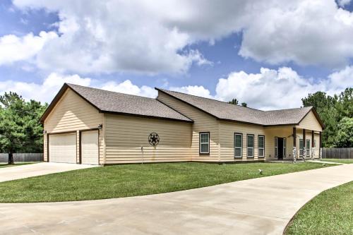 Marshall Maison | Texas Vacation Rental with Fireplace, Near Lakes