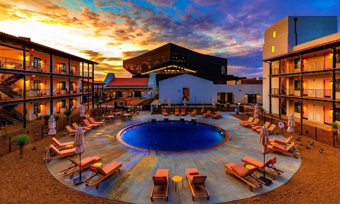 Las Colinas Hôtel | Texican Court, by Valencia Hotel Collection