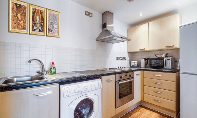 Bordesley Appartement | Thai Suite + Pool table/Games + Free Park + Netflix