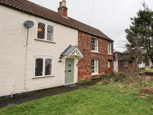 Roos Maison | Thames Cottage