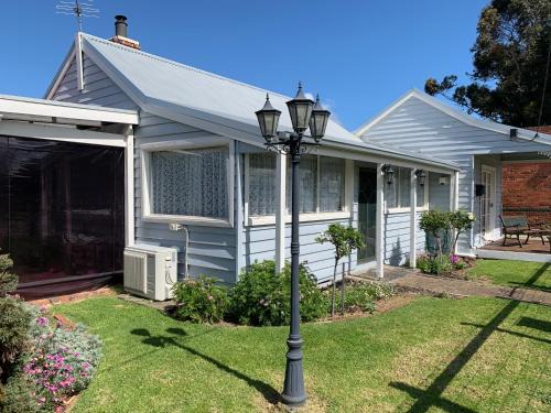 Tooradin Maison | That Seaside Cottage - Fully equipped home, 4 Bedrooms on the foreshore