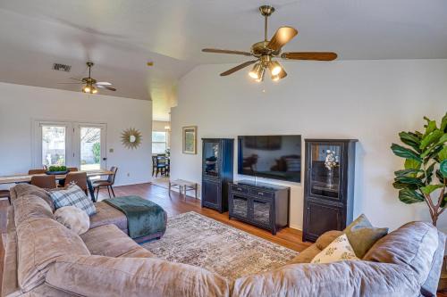 Thatcher Maison | Thatcher Home with Fenced Backyard 3 Mi to Downtown
